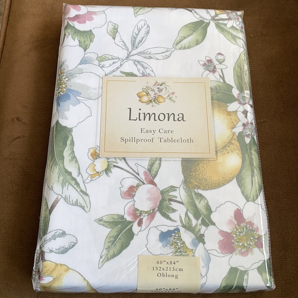 Limona Tablecloth Lemons Floral Leaves Yellow White 60 x 104” NEW - Picture 2 of 5